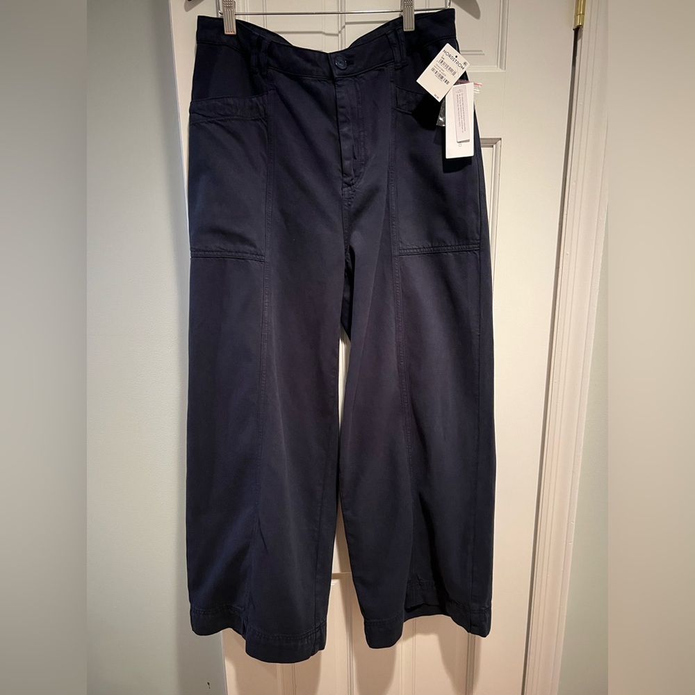 Women's wide leg Navy Pants NWT